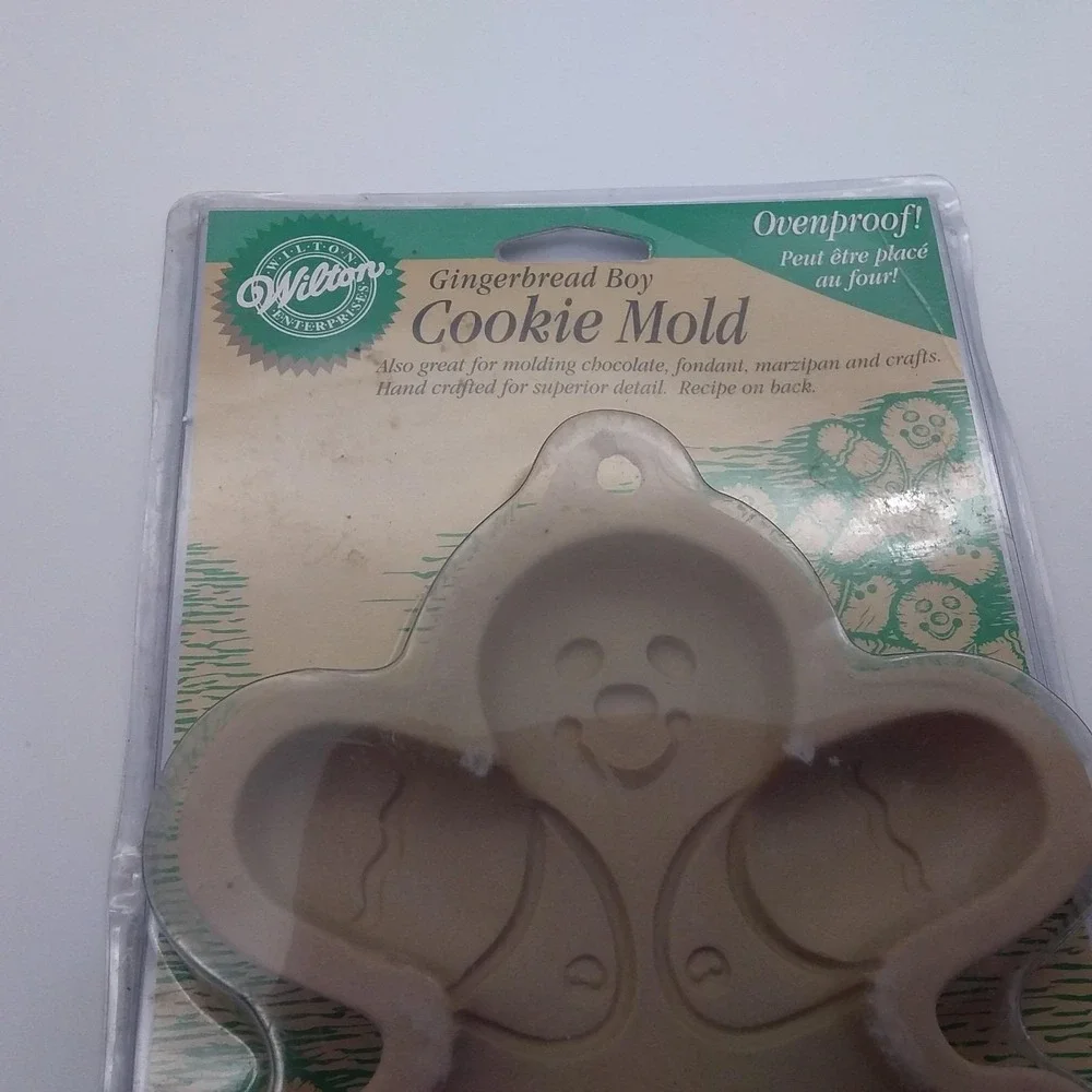 NIP 1998 Wilton Gingerbread Boy Clay Ovenproof Cookie Mold 2306-1019